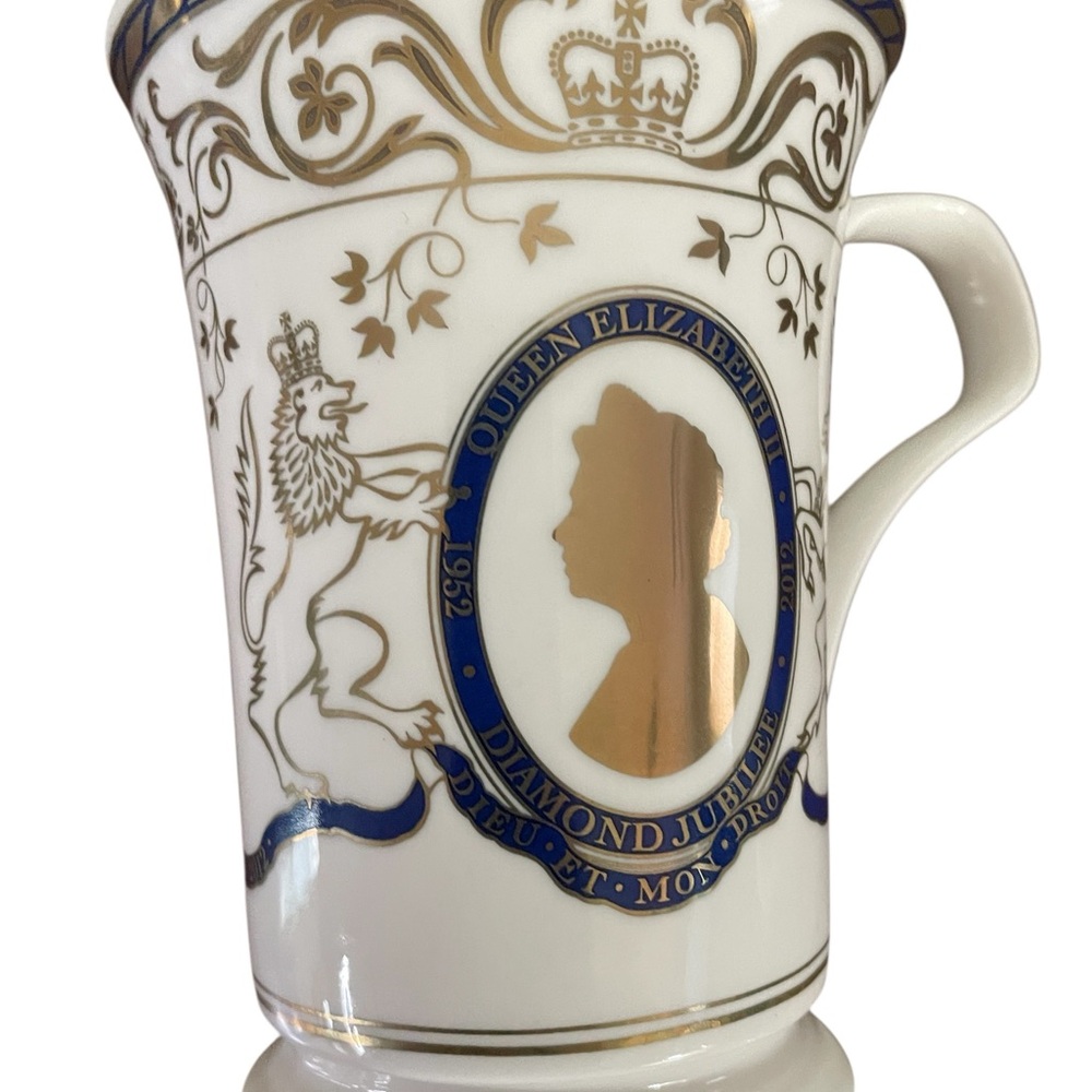 Queen Elizabeth II Commemorative Mug - White and Gold